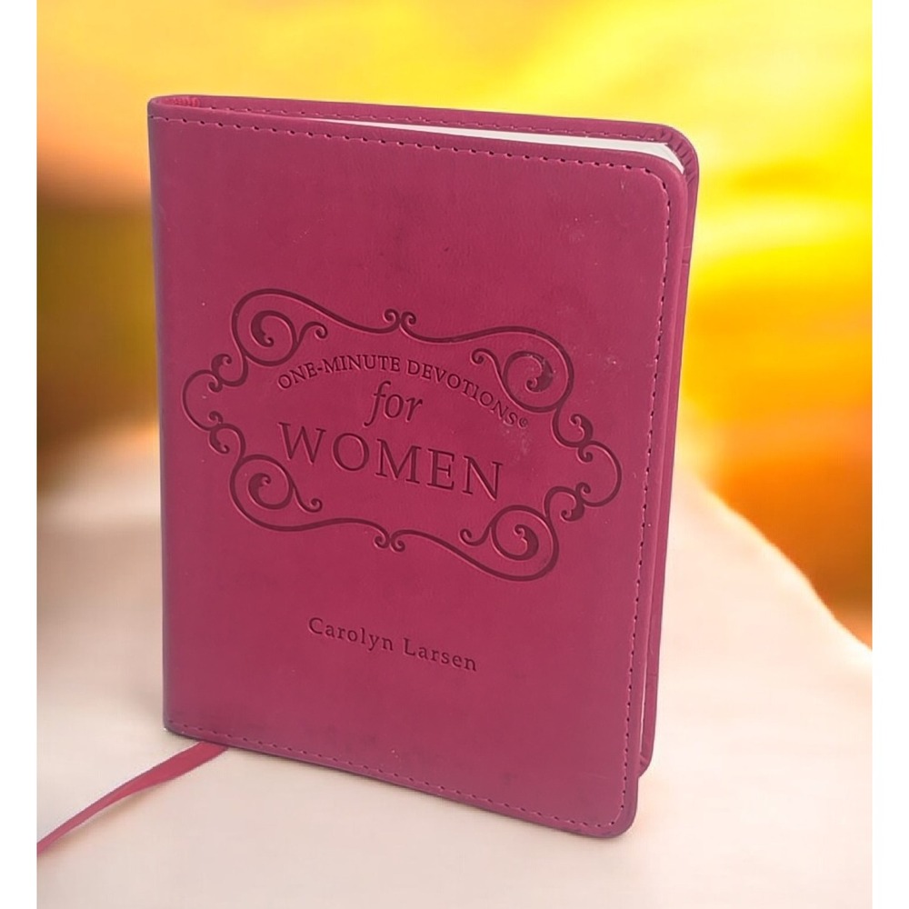 Vintage One-Minute Devotions for Women Pink Faux Leather by Carolyn Larsen